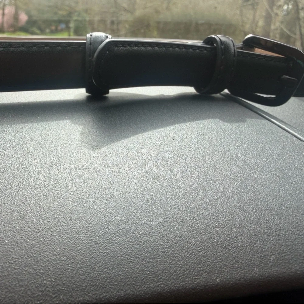 Elegant Black and Tan Women's Belt - Picture 2 of 16